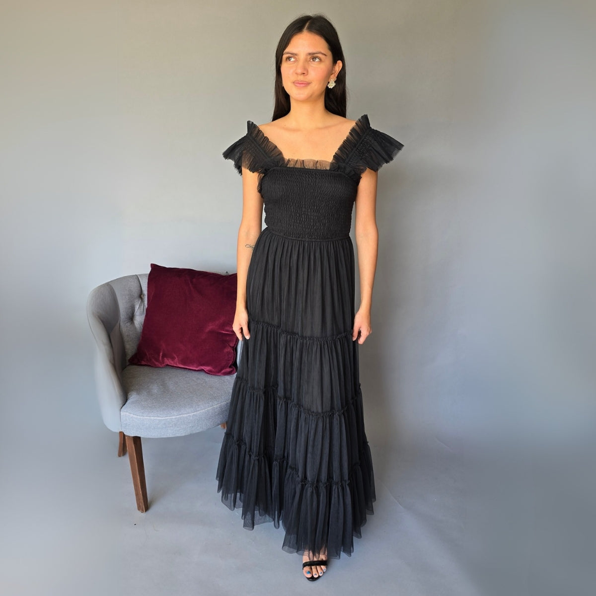 Vestido Negro Capas