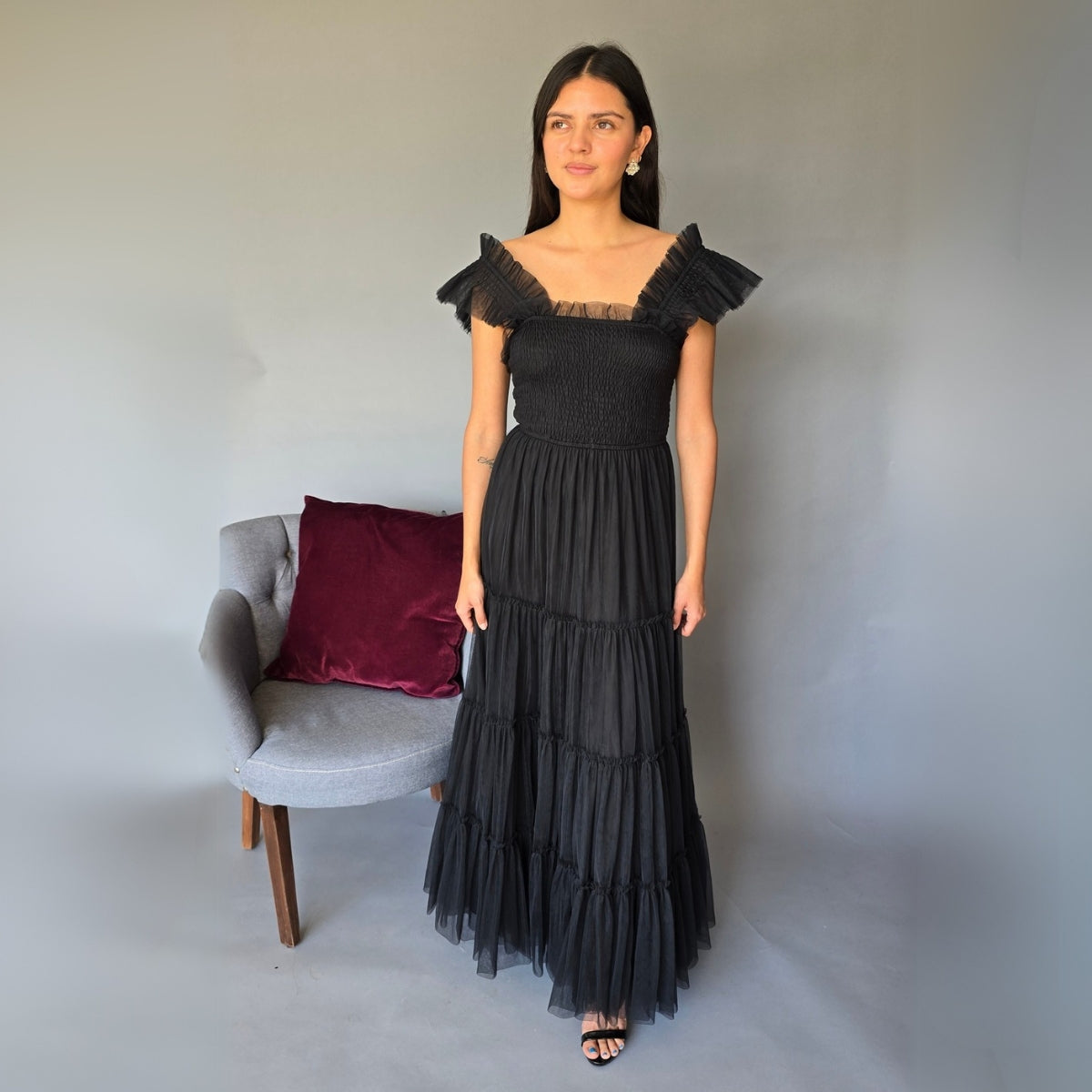 Vestido Negro Capas