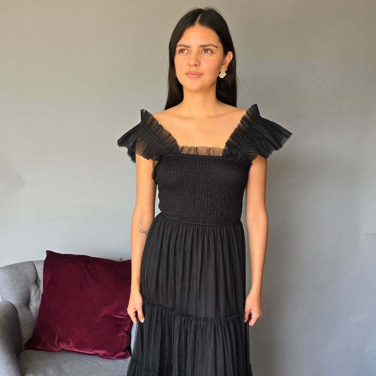 Vestido Negro Capas