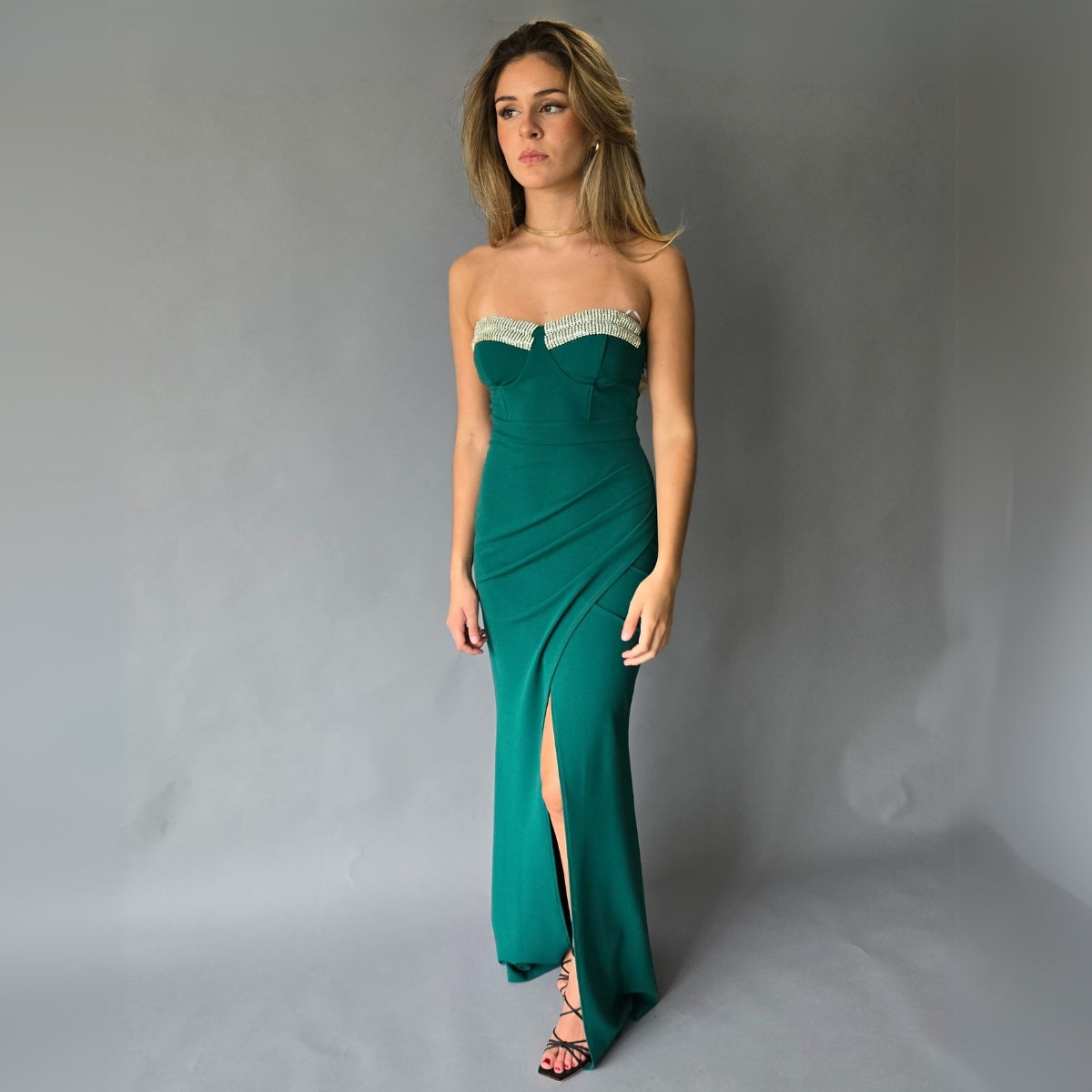 Vestido Strapless Aplicaciones en Copa