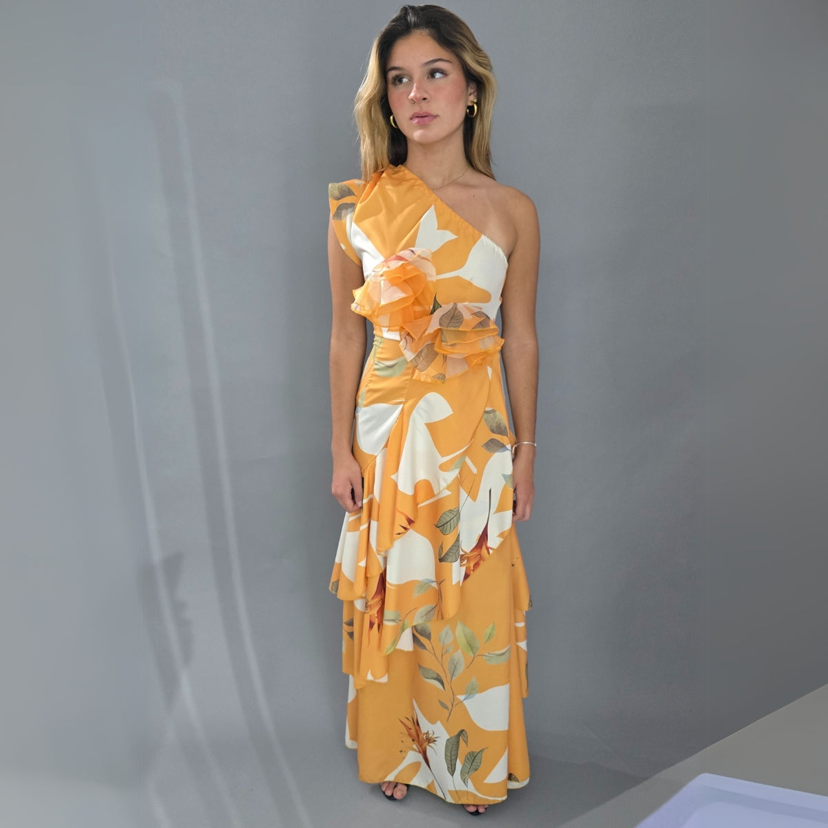 Vestido un hombro flor amarillo