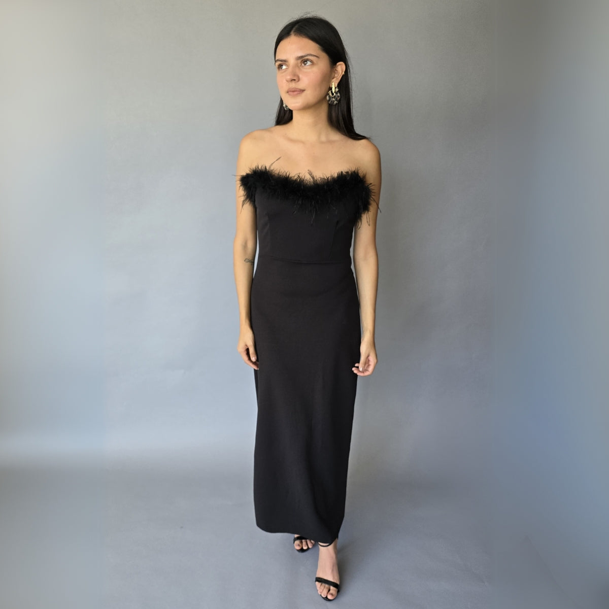 Vestido Formal Strapless Plumas