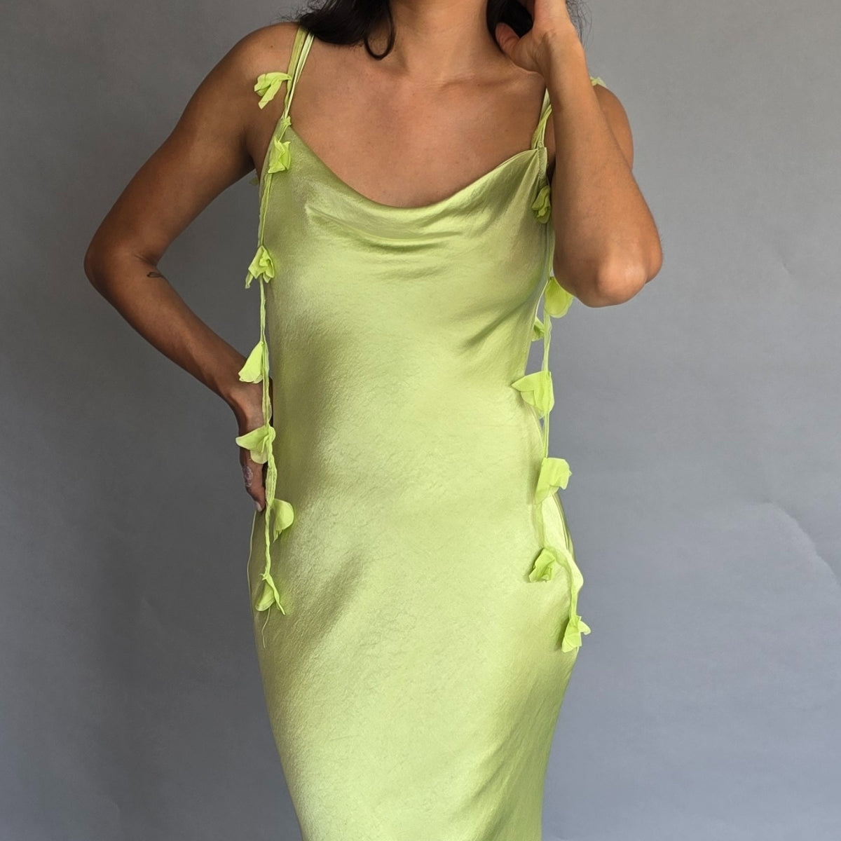 Vestido verde lima tira de flores