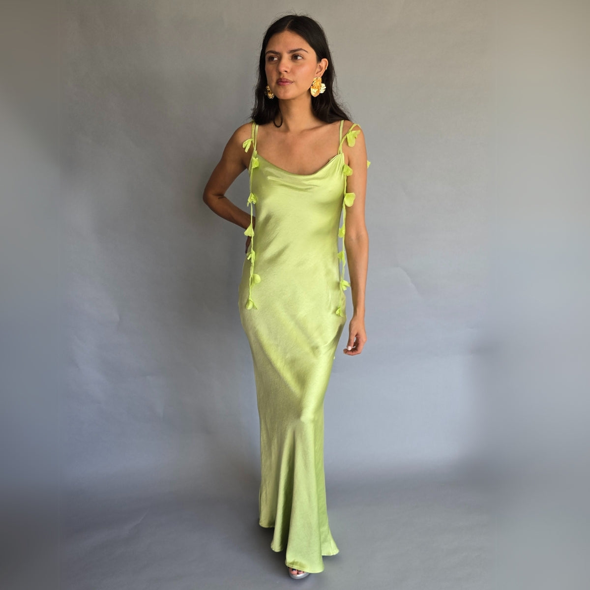 Vestido verde lima tira de flores