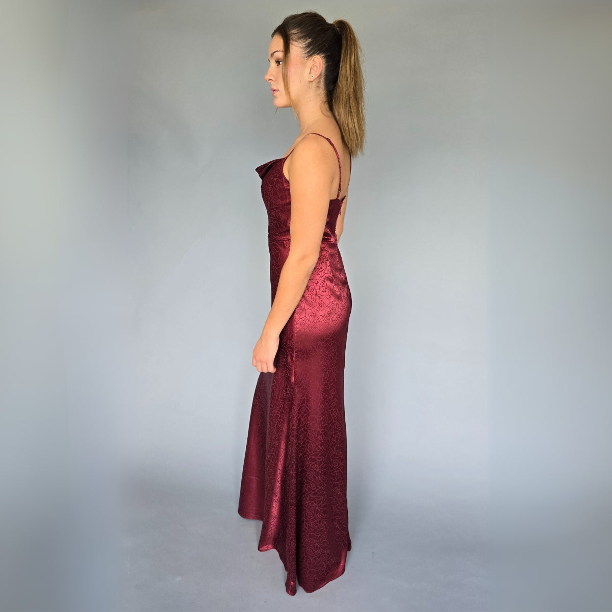 Vestido vino estampado rosas