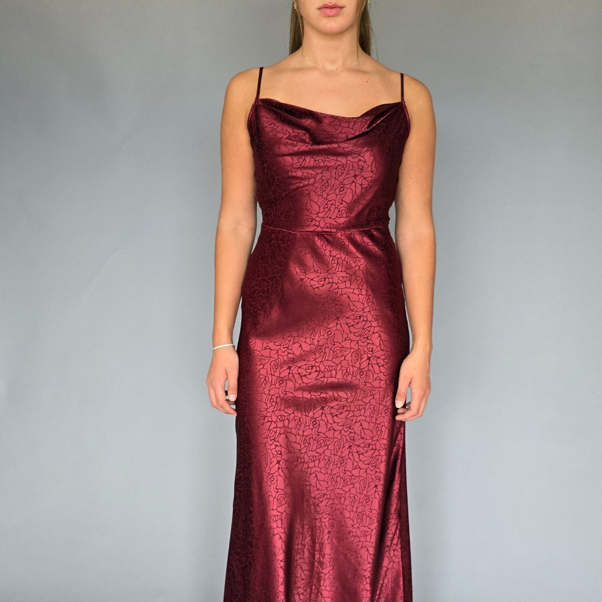 Vestido vino estampado rosas