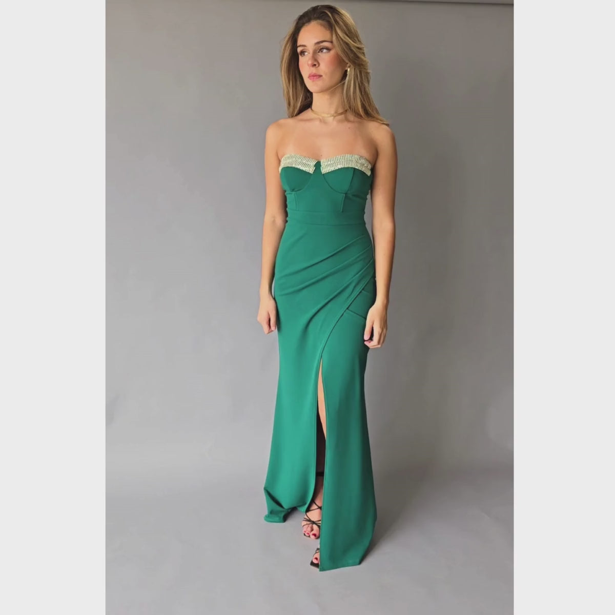 Vestido Strapless Aplicaciones en Copa