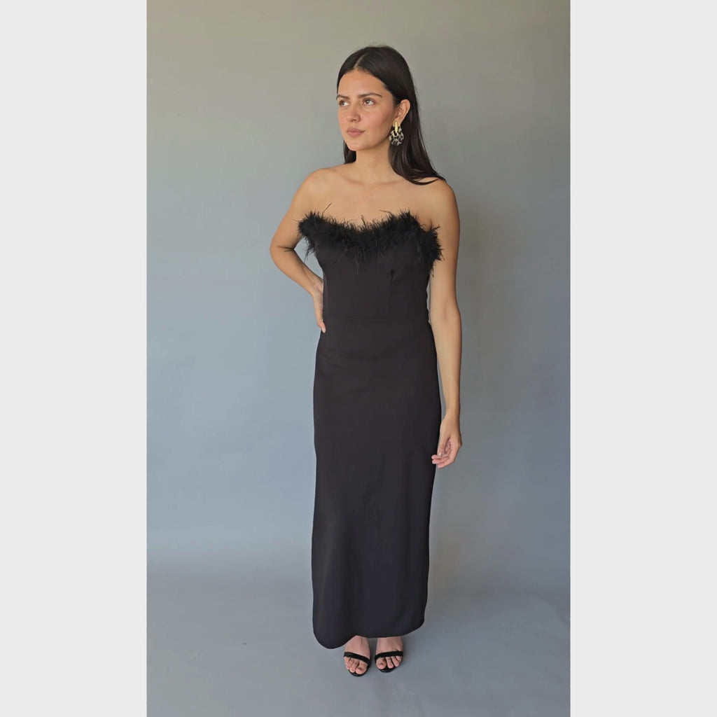 Vestido Formal Strapless Plumas