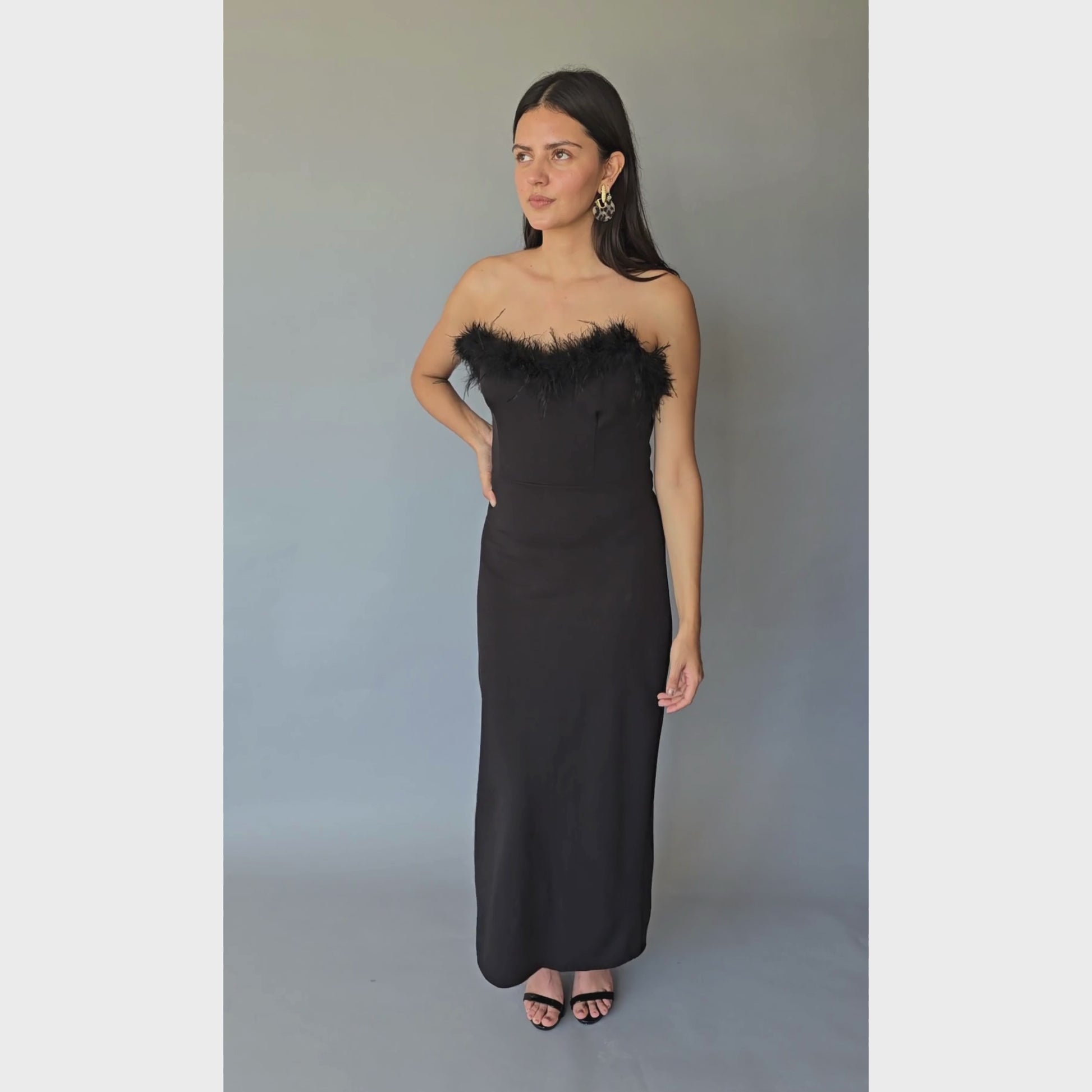 Vestido Formal Strapless Plumas