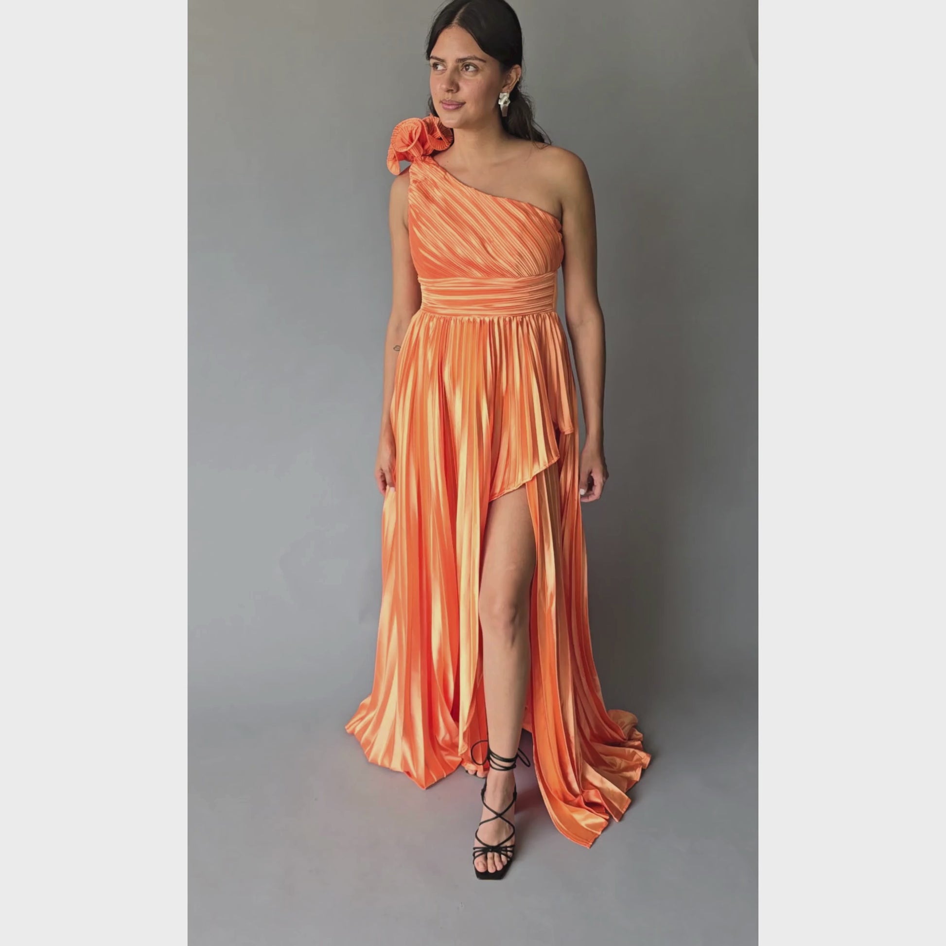 Maxi Vestido Plizado Un Hombro