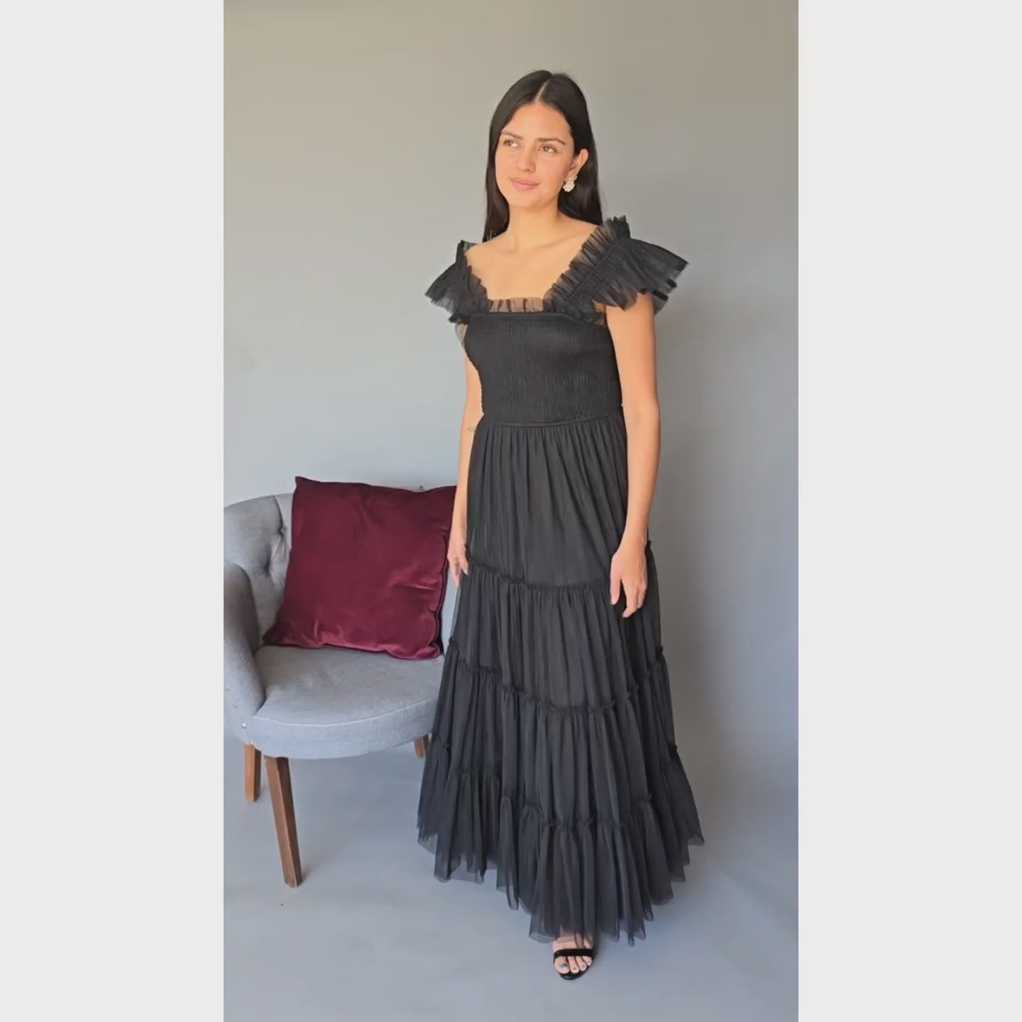 Vestido Negro Capas