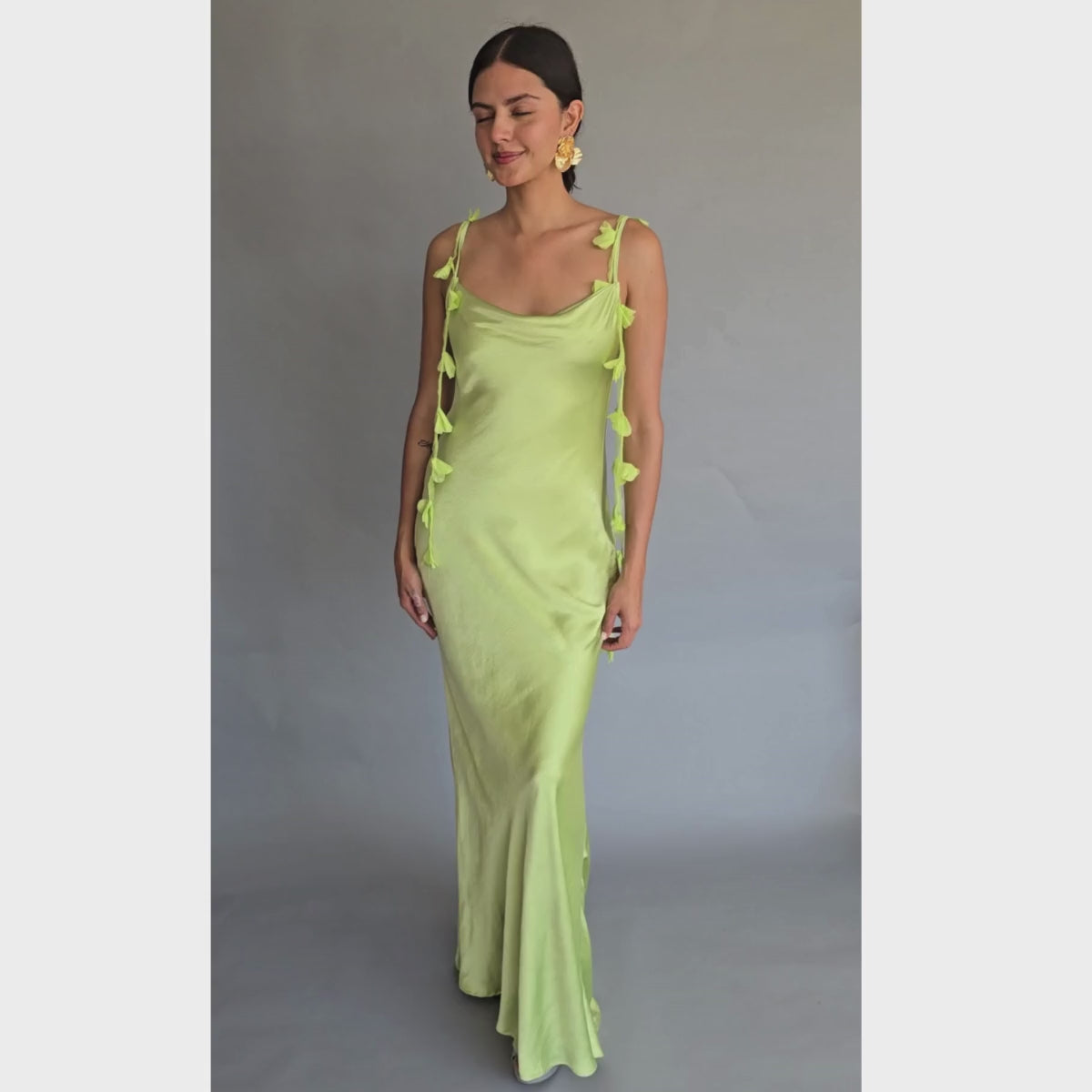 Vestido verde lima tira de flores