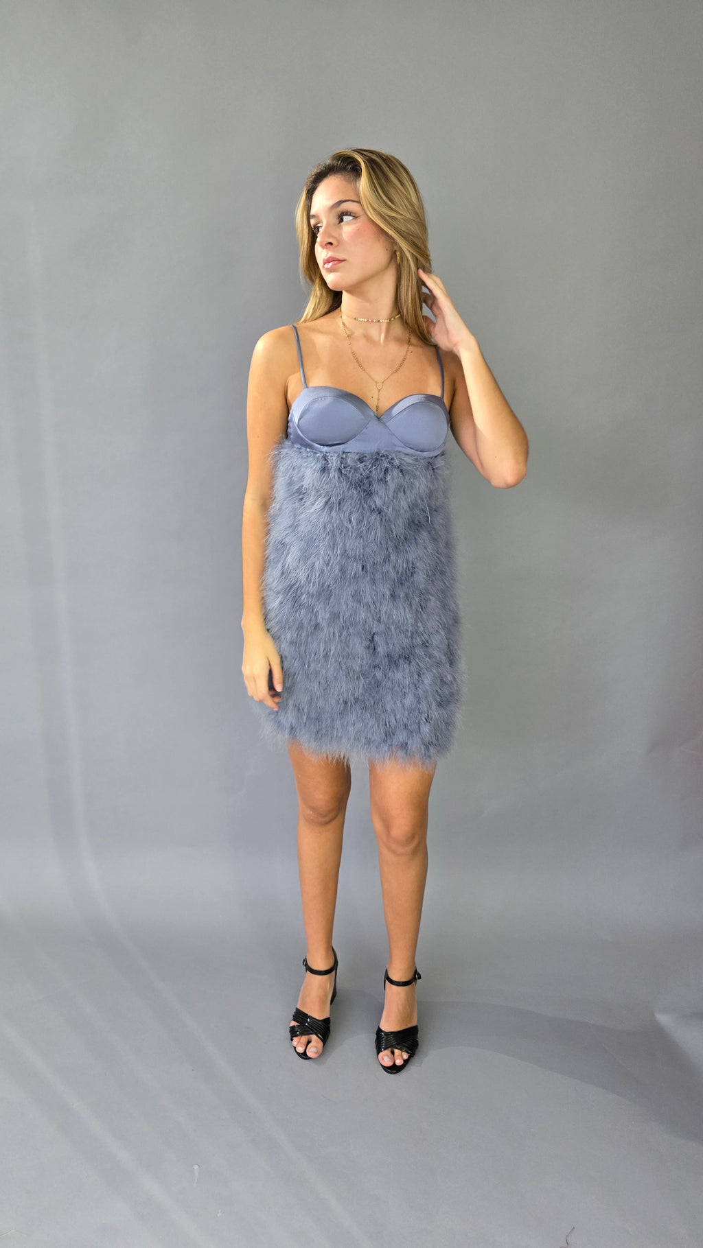 Vestido Corto Plumas