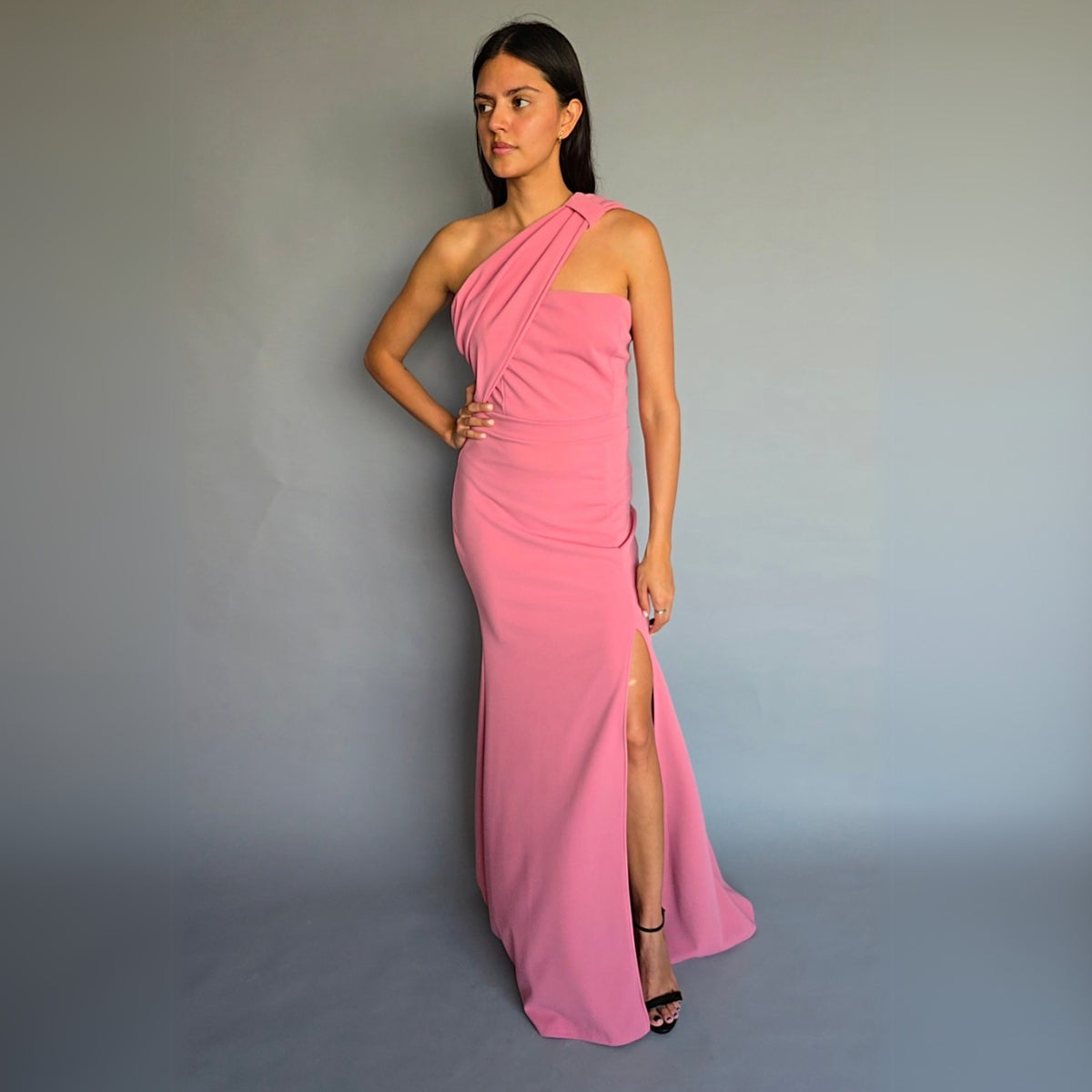 Vestido un hombro rosa palo