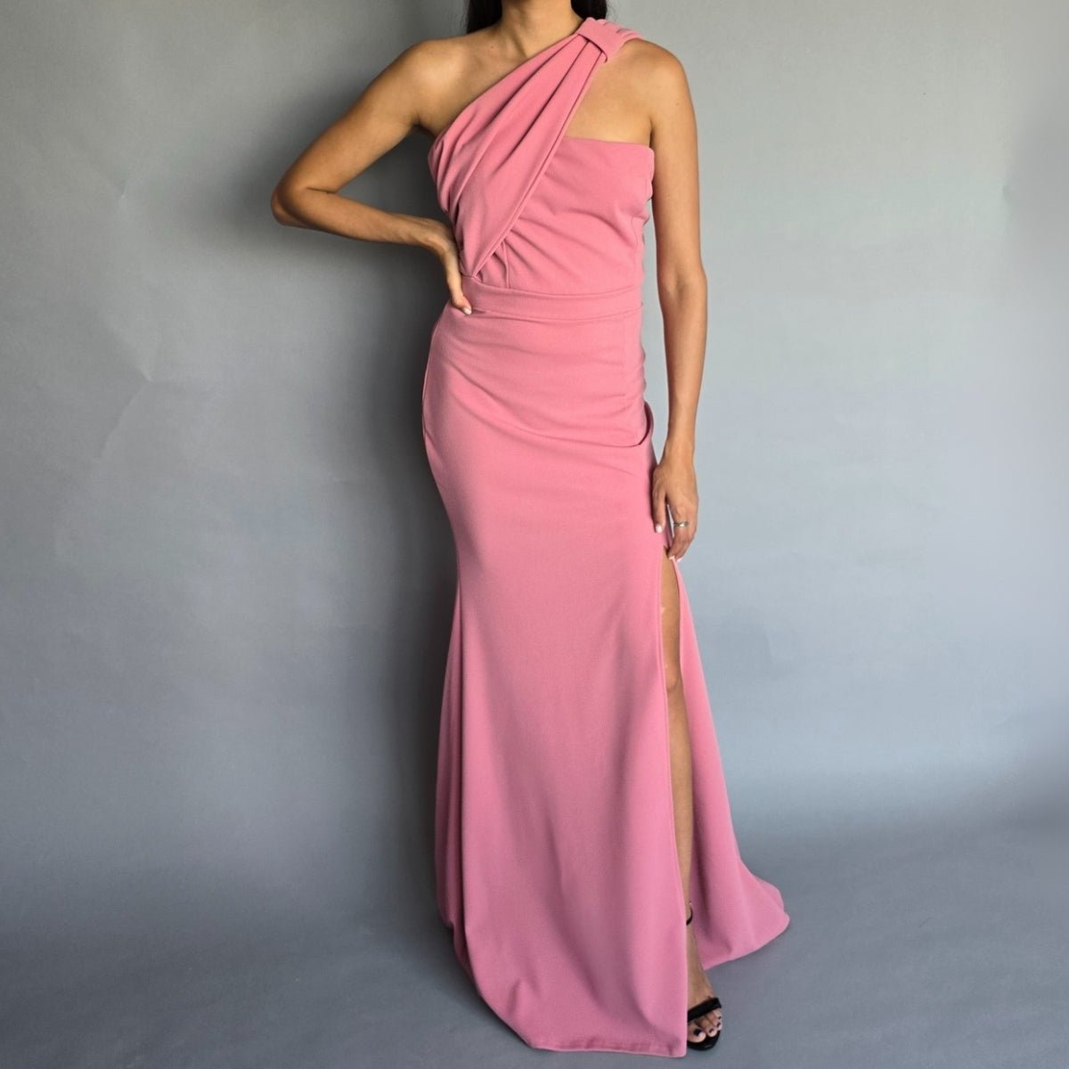 Vestido un hombro rosa palo