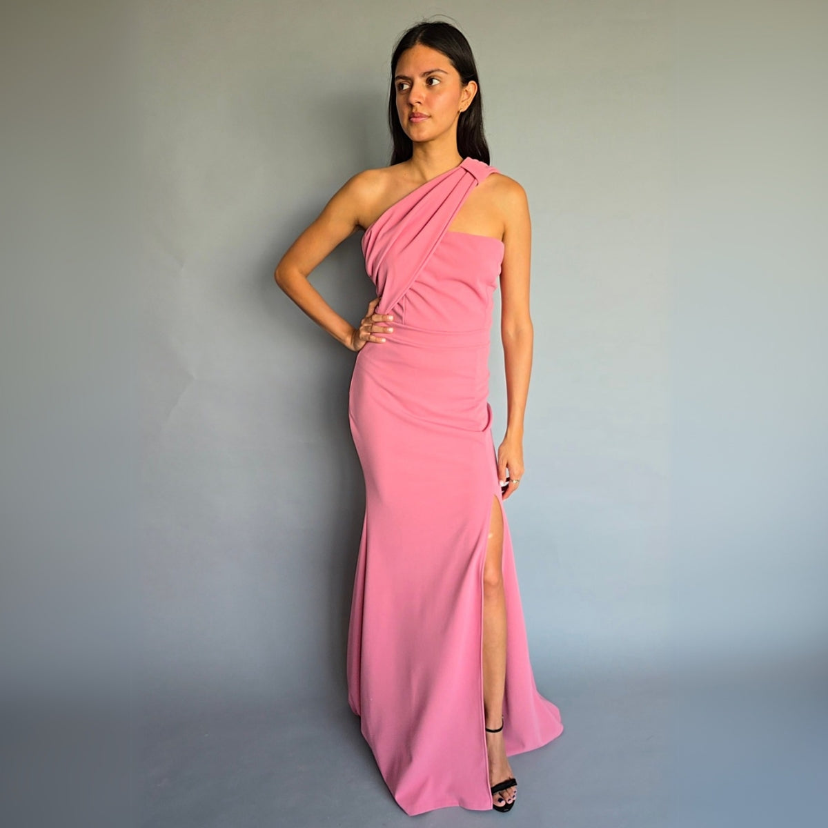 Vestido un hombro rosa palo